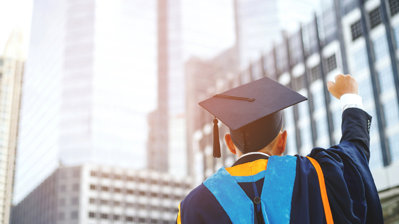 Executive MBA vs. Full-Time MBA: Which Program is Right for You?